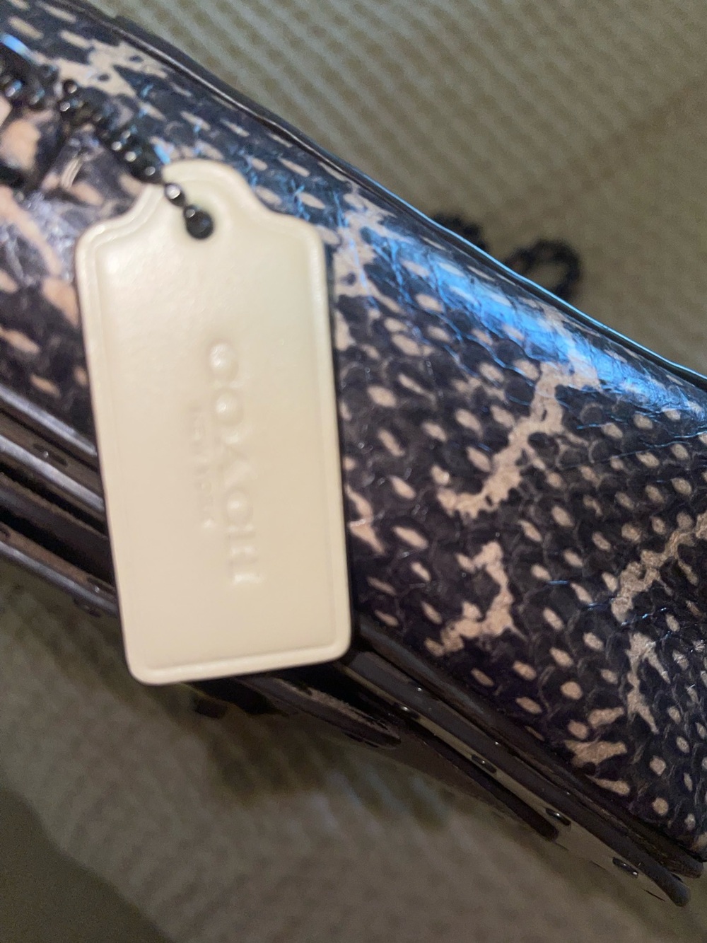 Coach Beige and Tan Leather Shoulder Bag with Floral Turnlock - Picture 5 of 5
